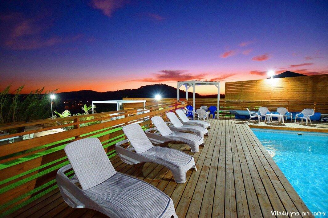 אחוזת הנסיכה וילג - הבריכה