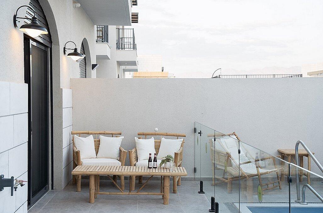 אלה סאן - וילה שקמה - פינת ישיבה חיצונית מעוצבת