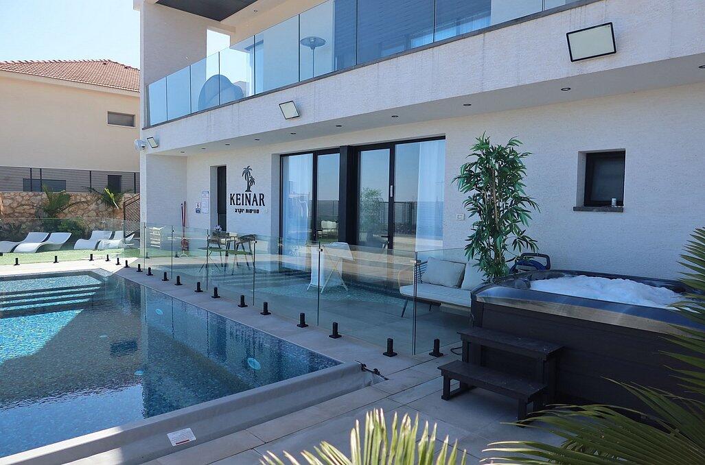 כינר סוויטות יוקרה - ג'קוזי ספא זרמים לצד הבריכה