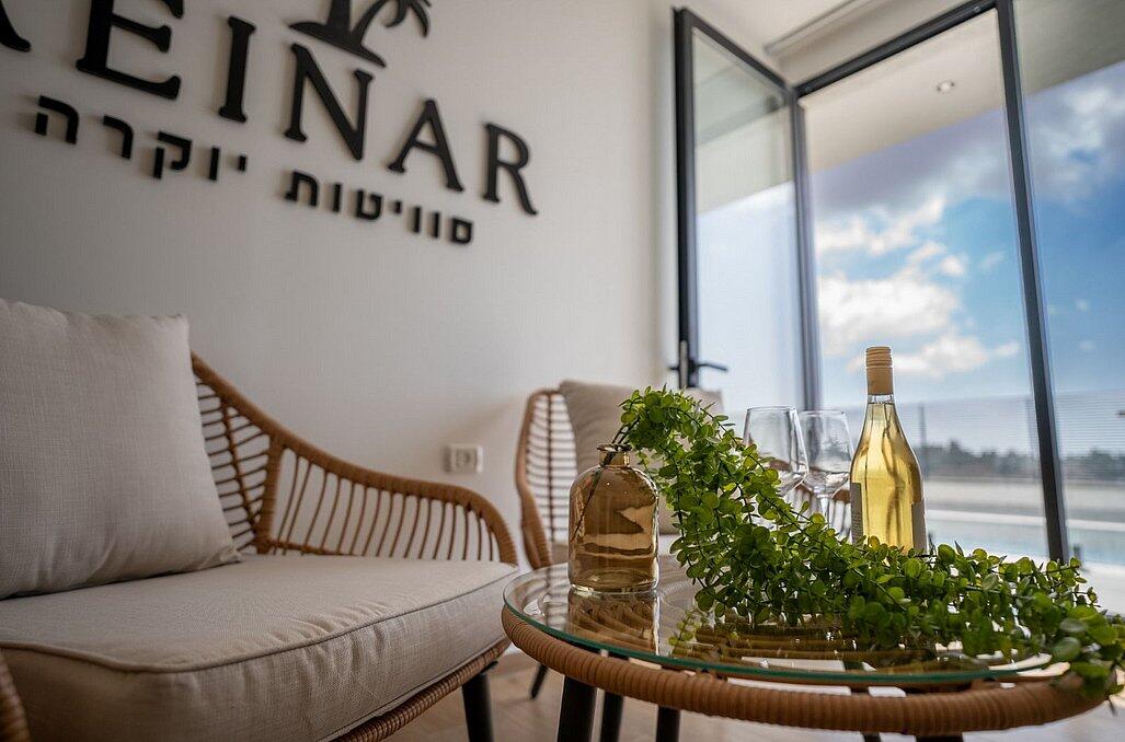 כינר סוויטות יוקרה - פינת ישיבה מעוצבת