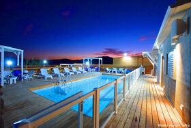 , אחוזת הנסיכה וילג - מתחם הוץ