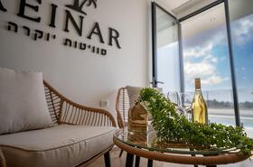 , כינר סוויטות יוקרה - פינת ישיבה מעוצבת