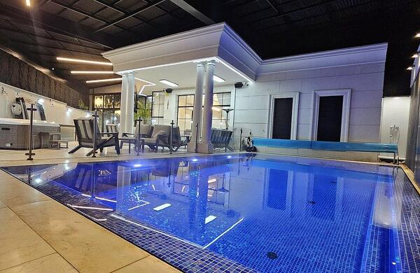 וויט פאלאס -  White Palace