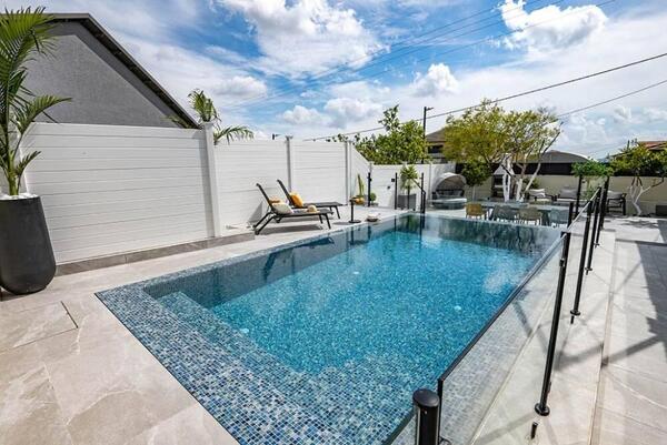 וילה פלואלס בוטיק